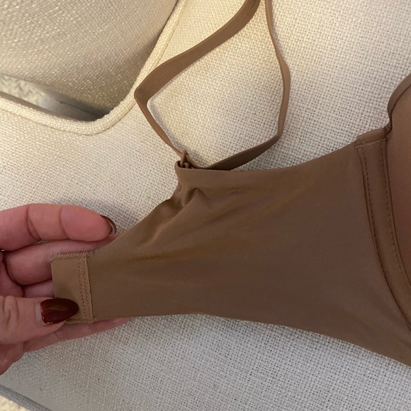 Skims Weightless Demi Bra - Picture 6 of 11